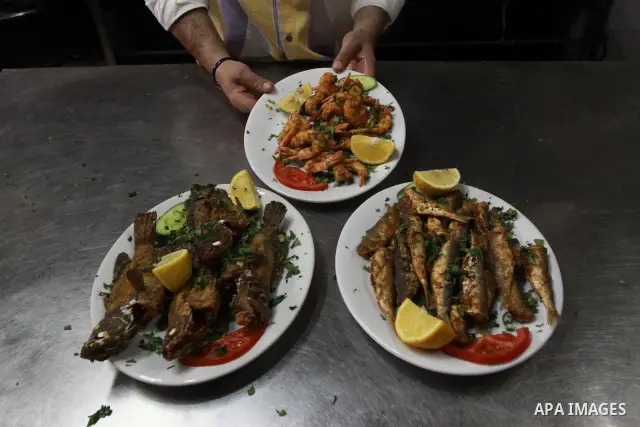 In this photo taken on May 5, 2011: A Palestinian assistant Chef prepares seafood at the Moneer abu Hassira restaurant in Gaza city, ordinary people and politicians alike are served top-class seafood at the Moneer abu Ha...