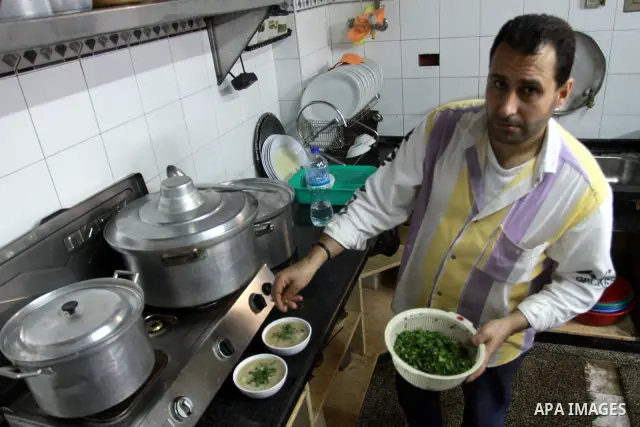 In this photo taken on May 5, 2011: A Palestinian assistant Chef prepares seafood at the Moneer abu Hassira restaurant in Gaza city, ordinary people and politicians alike are served top-class seafood at the Moneer abu Ha...