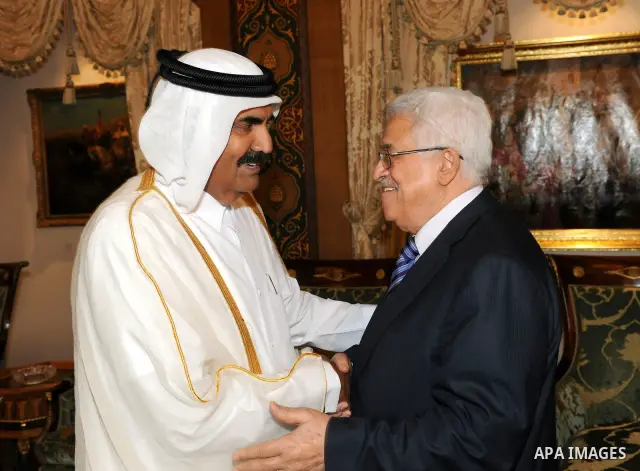 Palestinian President Mahmoud Abbas (Abu Mazen) meets with Qatari Emir Sheikh Hamad bin Khalifa Al Thani in Doha on Aug. 23, 2011. Photo by Thaer Ganaim