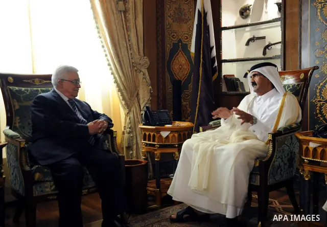 Palestinian President Mahmoud Abbas (Abu Mazen) meets with Qatari Emir Sheikh Hamad bin Khalifa Al Thani in Doha on Aug. 23, 2011. Photo by Thaer Ganaim