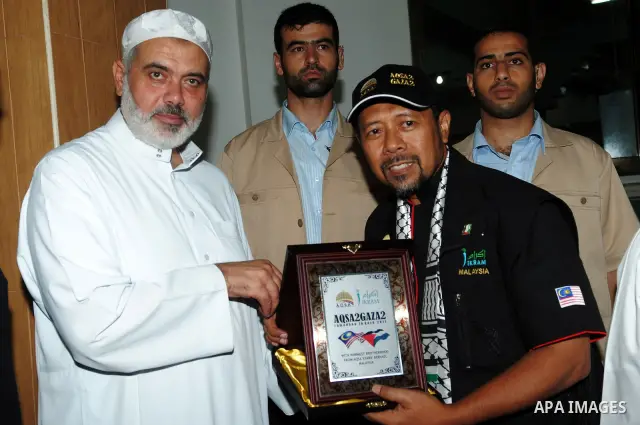 Palestinian Prime Minister in Gaza Strip, Ismail Haniya meets with a Malaysian delegation at mosque in Gaza city on August 24,2011. Photo by Ahmad Shaat