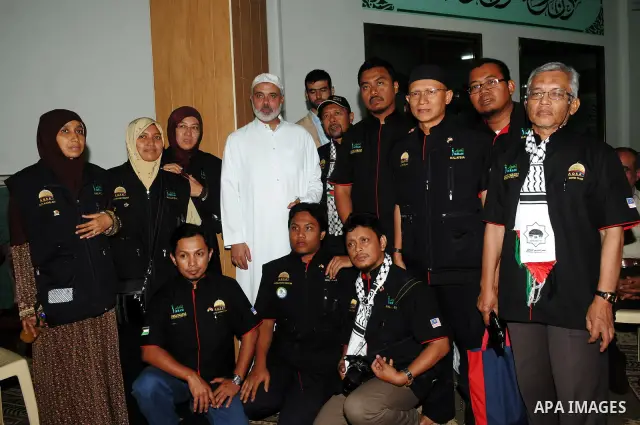 Palestinian Prime Minister in Gaza Strip, Ismail Haniya meets with a Malaysian delegation at mosque in Gaza city on August 24,2011. Photo by Ahmad Shaat