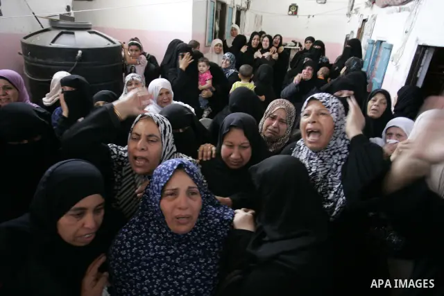 Relatives of Palestinian Hisham Abu Harb mourn during his funeral in Rafah in the southern Gaza Strip on August 25, 2011. A days-old truce announced by Gaza militants appeared to be fast unravelling after 24 hours of air...