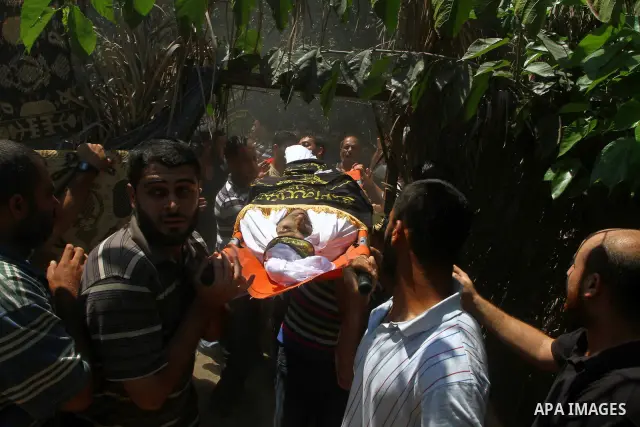 Palestinian mourners carry the body of Islamic Jihad militant Atteya Mqat during his funeral in Gaza City on Aug. 25, 2011. Mqat was killed early Wednesday in Israeli airstrike in Gaza. Photo by Ashraf Amra