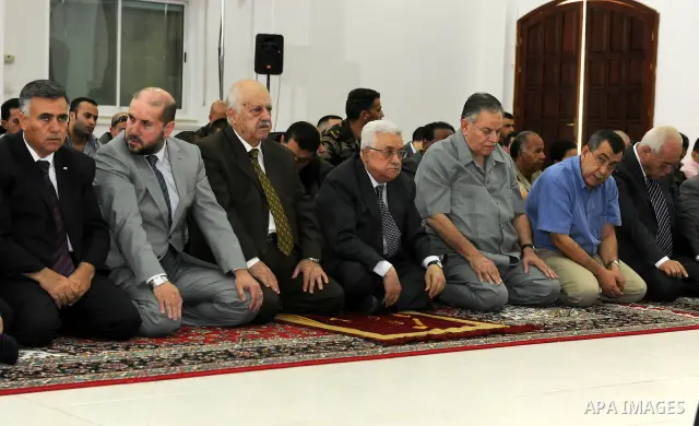 Palestinian President Mahmoud Abbas (Abu Mazen) attends the last Friday pryers of the holy month Ramadan in the West Bank city of Ramallah on August 26, 2011. Photo by Mufeed Abu Hasnah