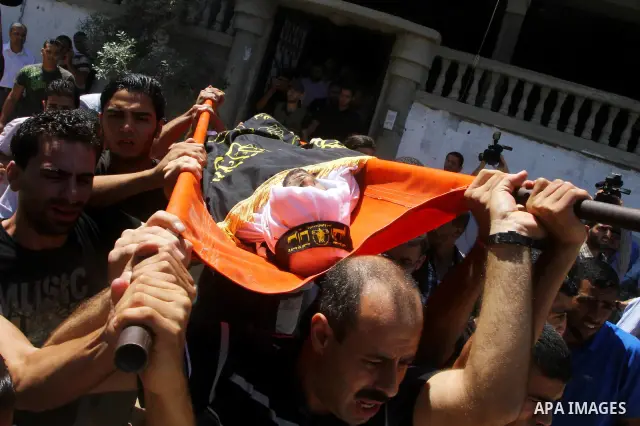Palestinian mourners carry the body of Islamic Jihad militant Alaa Hamdan during his funeral in Gaza City on August 26, 2011on August, 26,2011 after Palestinian groups in the Gaza Strip agreed on a new ceasefire after da...