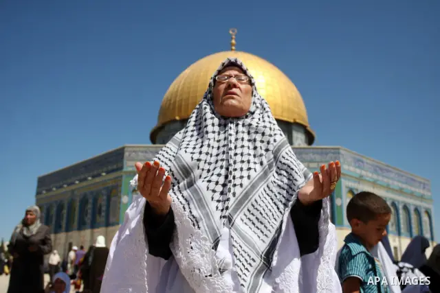 Palestinians gather for prayers at the Al Aqsa Mosque in Jerusalem, on the last Friday of the Muslim holy month of Ramadan, August 26, 2011. Muslims around the world are observing the holy fasting month of Ramadan where...