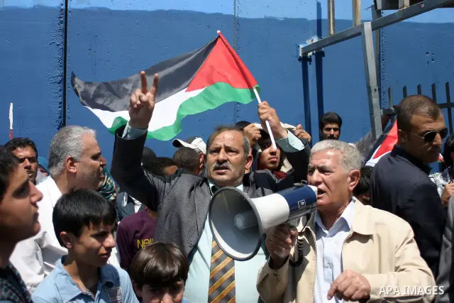 Palestinian ,foreign and Israeli demonstrators take part in a protest at Israel's checkpoint outside the West Bank city of Bethlehem August 26, 2011. The demonstrators protested against Israel's occupation of the West Ba...