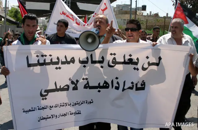 Palestinian ,foreign and Israeli demonstrators take part in a protest at Israel's checkpoint outside the West Bank city of Bethlehem August 26, 2011. The demonstrators protested against Israel's occupation of the West Ba...