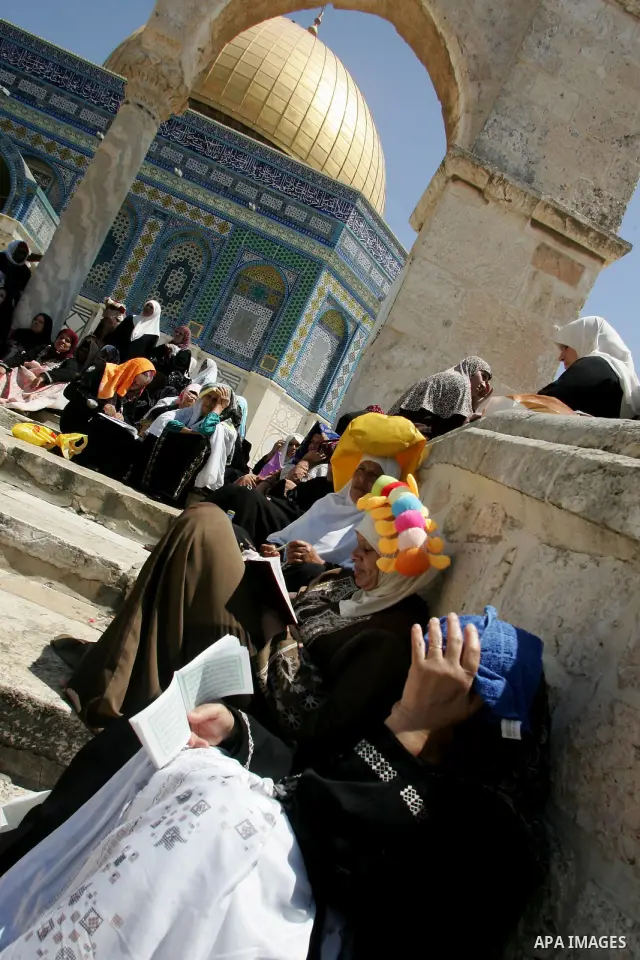 Palestinian Muslim women pray outside the Dome of the Rock mosque situated in the al-Aqsa mosque compound, Islam?s third most holy site, on August 26, 2011, in Israeli annexed east Jerusalem, on the last Friday of the Is...