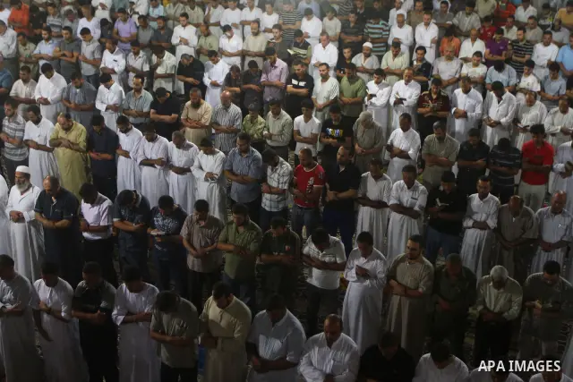 Palestinian Muslim worshippers pray during Laylat Al Qadr prayers on the 27th day of the holy fasting month of Ramadan in main mosque of Al Emari in Gaza City, Friday, Aug. 27, 2011. Laylat Al Qadr, the most important pr...