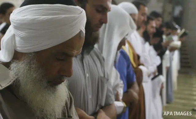 Palestinian Muslim worshippers pray during Laylat Al Qadr prayers on the 27th day of the holy fasting month of Ramadan in main mosque of Al Emari in Gaza City, Friday, Aug. 27, 2011. Laylat Al Qadr, the most important pr...