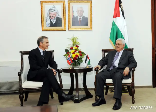 Palestinian president Mahmud Abbas meets with Norwegian Foreign Minister Jonas Gahr Stoere in the West Bank city of Ramallah on August 27, 2011. Photo by Mufeed Abu Hasnah
