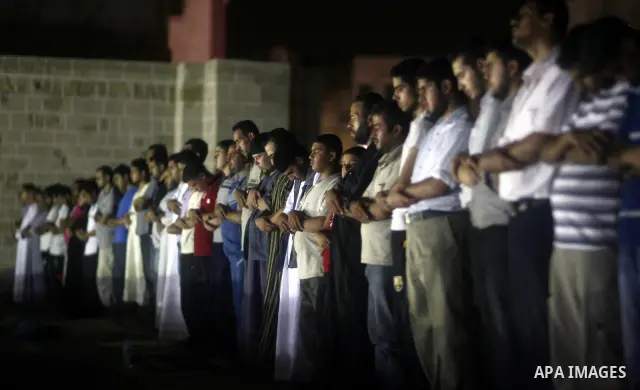 Palestinian Muslim worshippers pray during Laylat Al Qadr prayers on the 27th day of the holy fasting month of Ramadan in main mosque of Al Emari in Gaza City, Friday, Aug. 27, 2011. Laylat Al Qadr, the most important pr...