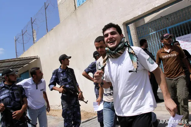Palestinian prisoners prepare to be freed from a Hamas-run jail in Gaza City on Aug. 29, 2011. Palestinian Hamas police released prisoners because of the approaching Eid al-Fitr. Photo by Mohammed Asad