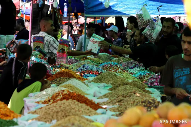 Palestinian vendors display their goods for sale during preparations for Eid aL-Fitr at the main market, in Gaza city 29 August 2011. Muslims throughout the world buy clothes, sweets and other popular items to prepare fo...