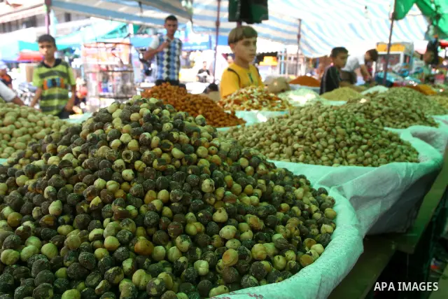 Palestinian vendors display their goods for sale during preparations for Eid aL-Fitr at the main market, in Gaza city 29 August 2011. Muslims throughout the world buy clothes, sweets and other popular items to prepare fo...