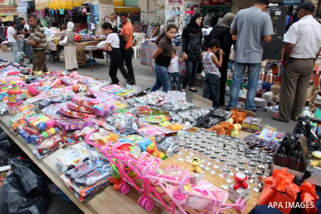 Palestinian Muslims shop in downtown Ramallah in the West Bank on August 29, 2011, ahead of the upcoming Eid al-Fitr which marks the end of the holy month of Ramadan. Photo by Issam Rimawi