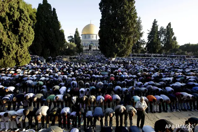 Palestinian men perform the morning Eid Al-Fitr prayer in front of the Dome of Rock at the Al-Aqsa Mosque compound, Islam's thrid most holy site, in Israeli annexed East Jerusalem, on August 30, 2011, marking the end of...