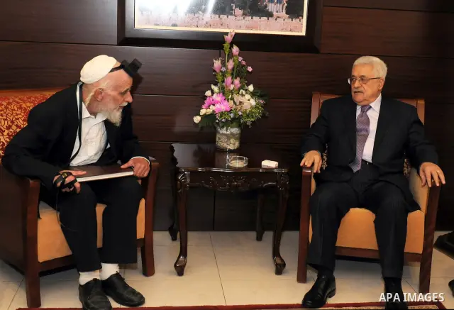 Palestinian President Mahmoud Abbas (Abu Mazen) meets with Israeli Rabbi Menachen Furman, an Israeli peacemaker who lives in a Jewish settlement in the West Bank, in his Ramallah, West Bank offices on 31 August 2011. Fur...