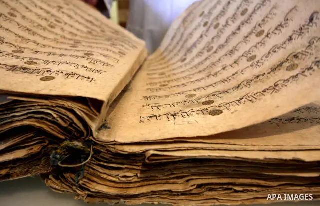 Palestinians work to rewrite manuscripts in the Manuscript Center at Al-Aqsa Mosque in Jerusalem on September 2, 2011 .The Manuscript Center Aqsa Mosque first of its kind in the Middle East and fourth in the world, as cl...