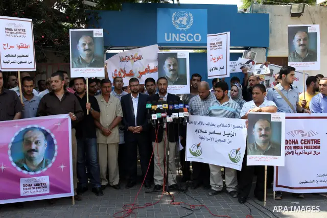 Palestinian journalists deliver speech in a protest in support with the journalist, Samir Allawi, Al-Jazeera correspondent in Afghanistan and his fellow journalists detained in Israeli prisons, infront of UNRWA headquart...