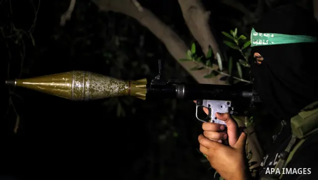 Palestinian militants of the Ezzedine Al-Qassam Brigades, the armed wing of the Islamist movement Hamas, protect the borders in the east of Gaza, in a daily mission to prevent any military Israeli attempt to enter Gaza "...