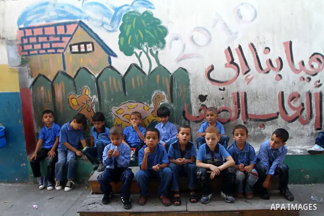Palestinian students return back to their school in the morning of the first day of the new year study in Gaza city on Sep. 4, 2011. Photo by Ashraf Amra