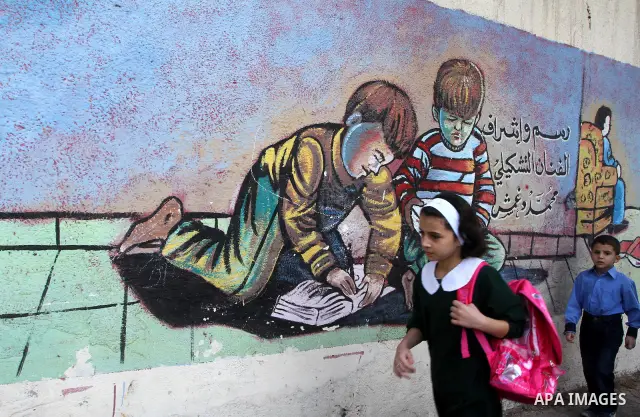 Palestinian students return back to their school in the morning of the first day of the new year study in Gaza city on Sep. 4, 2011. Photo by Ashraf Amra