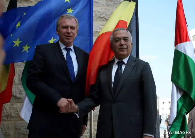 Palestinian Prime Minister Salam Fayyad welcomes his Belgian counterpart, Yves Leterme prior to a meeting in the West Bank town of Ramallah, on 05 September 2011, a day after Palestinian officials insisted they would not...