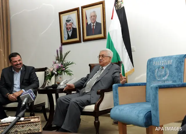 Palestinian President Mahmoud Abbas (Abu Mazen) meets with the members of Group "Palestine deserve", in the West Bank city of Ramallah, on Sep. 6, 2011. Photo by Mufeed Abu Hasnah