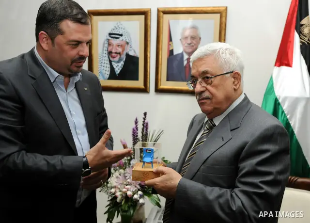 Palestinian President Mahmoud Abbas (Abu Mazen) meets with the members of Group "Palestine deserve", in the West Bank city of Ramallah, on Sep. 6, 2011. Photo by Mufeed Abu Hasnah