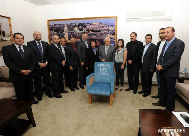 Palestinian President Mahmoud Abbas (Abu Mazen) meets with the members of Group "Palestine deserve", in the West Bank city of Ramallah, on Sep. 6, 2011. Photo by Mufeed Abu Hasnah