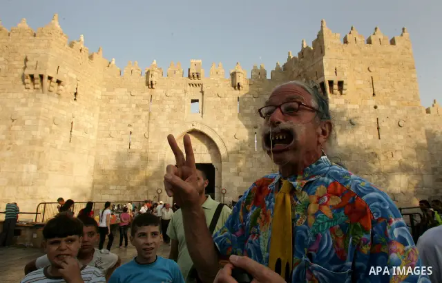 A Spanish clown demonstrates his skills in front of Palestinian children at the market near Damscus gate in Jerusalem's old city on Sep. 6,2011. Photo by Mahfouz Abu Turk