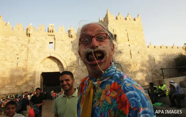 A Spanish clown demonstrates his skills in front of Palestinian children at the market near Damscus gate in Jerusalem's old city on Sep. 6,2011. Photo by Mahfouz Abu Turk