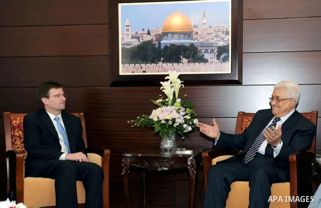 Palestinian President Mahmoud Abbas (Abu Mazen) meets with the US envoy to the Middle East peace process, David Hill in the West Bank city of Ramallah on Sep. 7, 2011. Photo by Mufeed Abu Hasnah