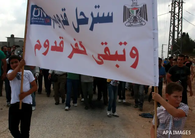 Palestinians march towards the gate of Qadomim during the weekly protest against the settlement of Qadomim, near the village of Kofr Qadom, west of Nablus City, in the Israeli-occupied West Bank on 09 September 2011. Pho...