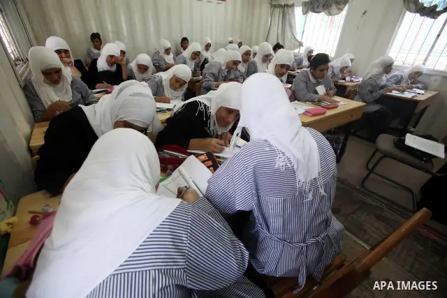 Palestinian students crammed in the schools of Relief and Works Agency refugees "UNRWA" studying at the "containers" made of tin because of overcrowding and the inability to accommodate large numbers of students in Gaza...