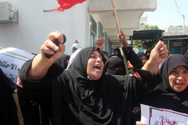 Palestinians shout slogans during a rally supporting a bid for Palestinian statehood recognition at the U.N., at a United Nations Relief and Works Agency (UNRWA) food distribution center in Rafah in the southern Gaza Str...