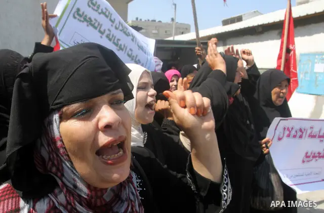 Palestinians shout slogans during a rally supporting a bid for Palestinian statehood recognition at the U.N., at a United Nations Relief and Works Agency (UNRWA) food distribution center in Rafah in the southern Gaza Str...