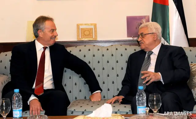 Palestinian Mahmoud Abbas meets with the Quartet envoy to the Middle East, Tony Blair in Jordanian capital of Amman on Sep. 14,2011. Photo by Thaer Ganaim