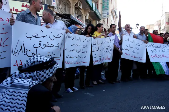Palestinians take part in an anti-US demonstration in the West Bank city of Ramallah on September 15, 2011. Dozens of Palestinians chanted slogans against the pressure by the US government on the Palestinian Authority to...