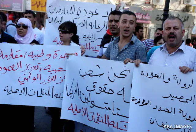 Palestinians take part in an anti-US demonstration in the West Bank city of Ramallah on September 15, 2011. Dozens of Palestinians chanted slogans against the pressure by the US government on the Palestinian Authority to...