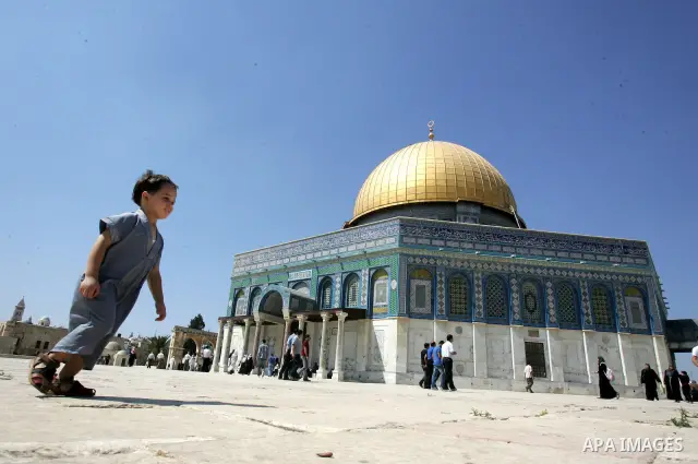 Palestinians walk in front of the Dome of the Rock after Friday prayers at the Al-Aqsa mosque compound in Jerusalem's old city on Sep. 16,2011. Photo by Mahfouz Abu Turk