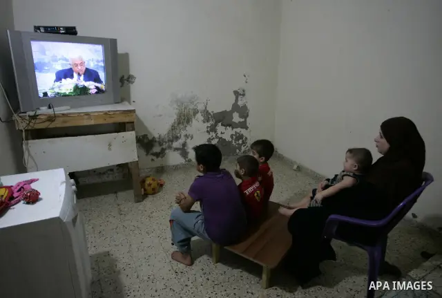 Palestinians watch a television broadcasting the speech of president Mahmud Abbas in Rafah, southern Gaza Strip, on September 16, 2011 in which Abbas vowed to lodge a bid for UN membership before the Security Council in...
