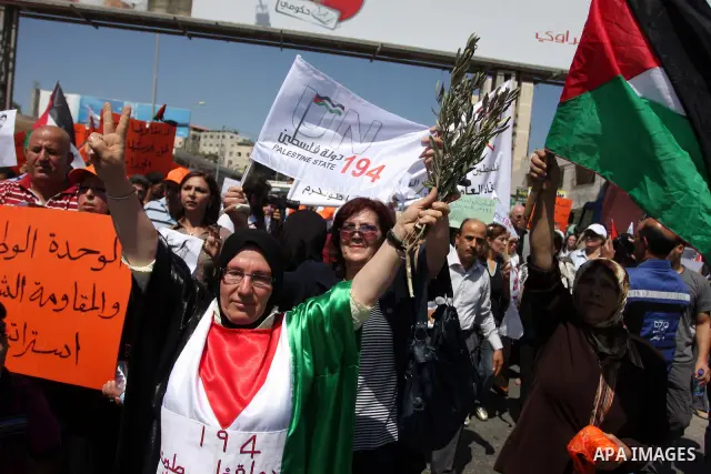 Palestinians wave national flags during a protest calling for a Palestinian state with full UN membership at the Qalandia Israeli checkpoint in the West Bank, near Ramallah, on Sep. 17, 2011. The Palestinians are prepari...
