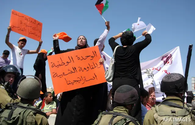 Palestinians wave national flags during a protest calling for a Palestinian state with full UN membership at the Qalandia Israeli checkpoint in the West Bank, near Ramallah, on Sep. 17, 2011. The Palestinians are prepari...