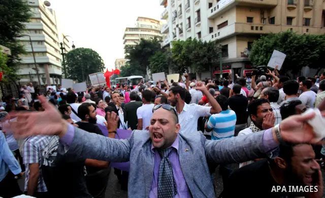 Hundreds of Egyptian activists marched in downtown Cairo to protest against the reassertion of the Emergency Law in the wake of the attack on the Israeli Embassy on 9 September. Egyptian activists marching through the st...