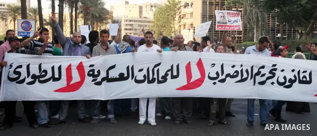 Hundreds of Egyptian activists marched in downtown Cairo to protest against the reassertion of the Emergency Law in the wake of the attack on the Israeli Embassy on 9 September. Egyptian activists marching through the st...