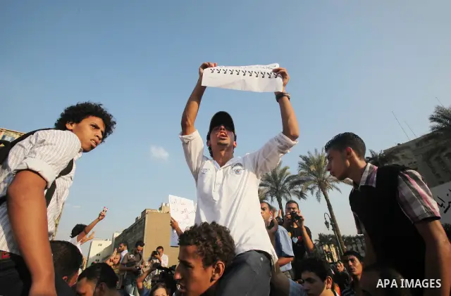 Hundreds of Egyptian activists marched in downtown Cairo to protest against the reassertion of the Emergency Law in the wake of the attack on the Israeli Embassy on 9 September. Egyptian activists marching through the st...